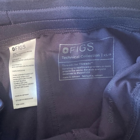 Figs Deep Purple Scrub set top XS and jogger pants XS petite - Picture 5 of 5